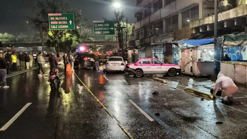 Conductor ebrio mata a taxista al chocar contra autos estacionados en Tacuba