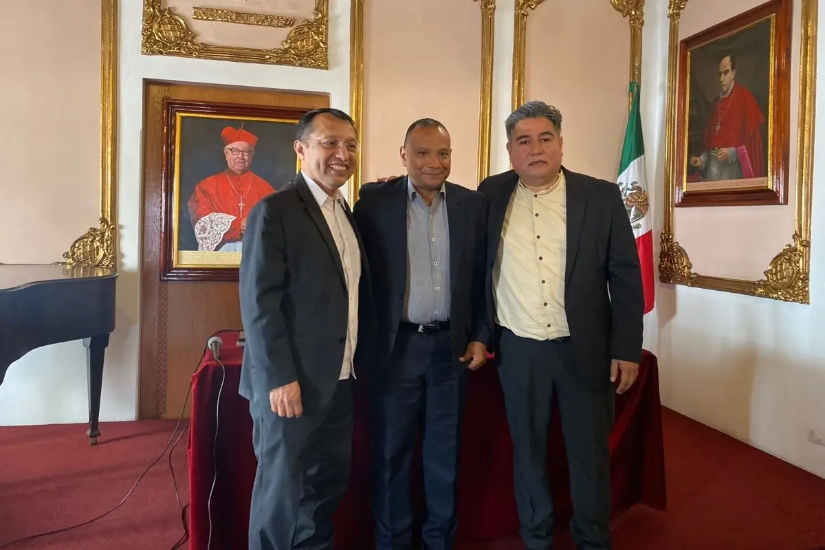 Juan Beristain, pbro Virgilio Mirafuentes Lima, rector del seminario y pbro Silverio Sánchez Hernández Foto: Rosalinda Morales