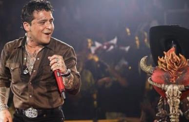 Christian Nodal regresa a los escenarios después de su hospitalización (VIDEO)