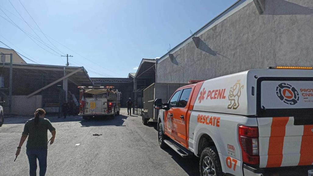 Sofocan incendio en fábrica de Santa Catarina (VIDEO)