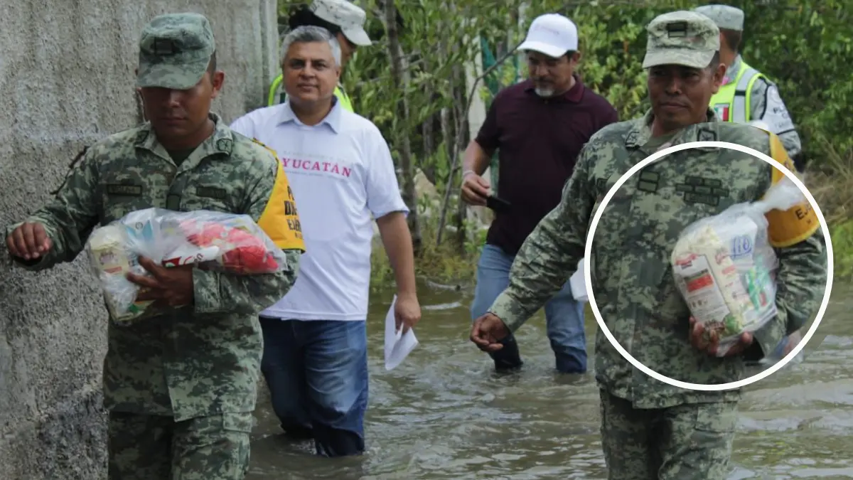 Los militares también realizan labores de limpieza de calles en las zonas más afectadas Foto: Irving Gil