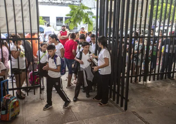 Estudiantes retornan a clases tras el paso del huracán Milton por Yucatán