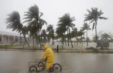 Huracán Milton se degrada a categoría 4 mientras avanza a Florida