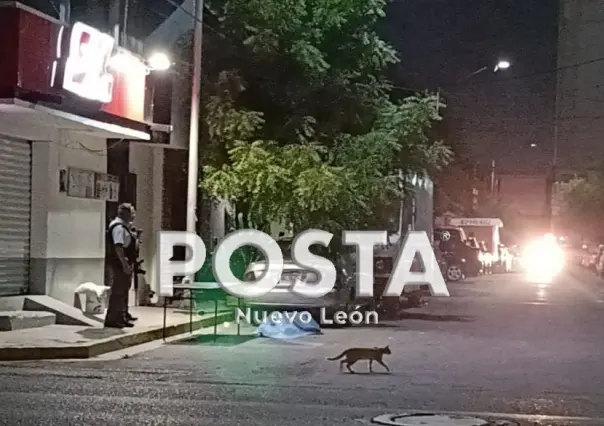 Asesinan a hombre frente a su madre en un negocio de Monterrey