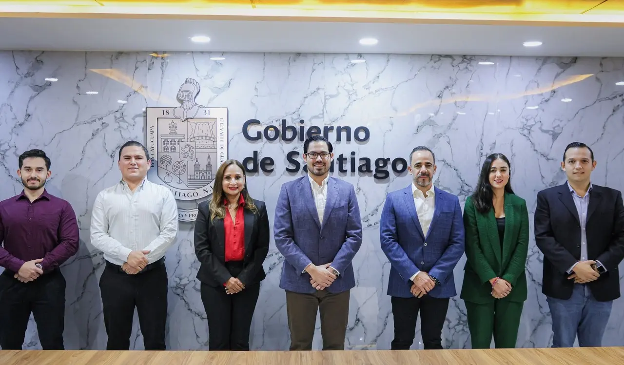 Alcalde de Santiago presenta nuevo equipo en áreas clave de su administración