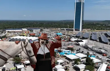 ¡Paren todo! La Monja llega encuerada a la Feria Tamaulipas