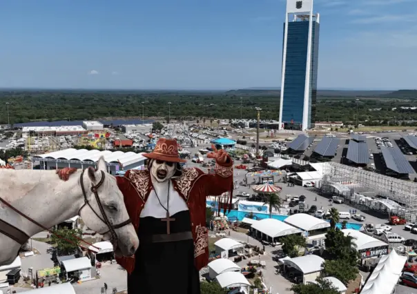 ¡Paren todo! La Monja llega encuerada a la Feria Tamaulipas