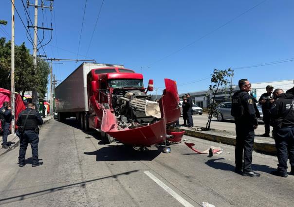 ¡Pelea hasta la muerte! Riña vial entre tráileros deja un muerto y un detenido