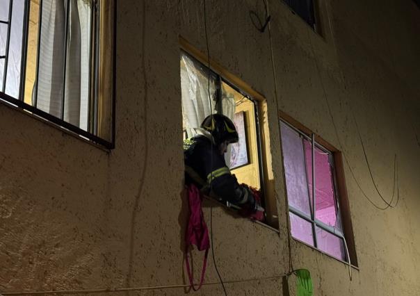 ¡Que susto! Fuga de gas provoca flamazo en departamento de la Gustavo A. Madero