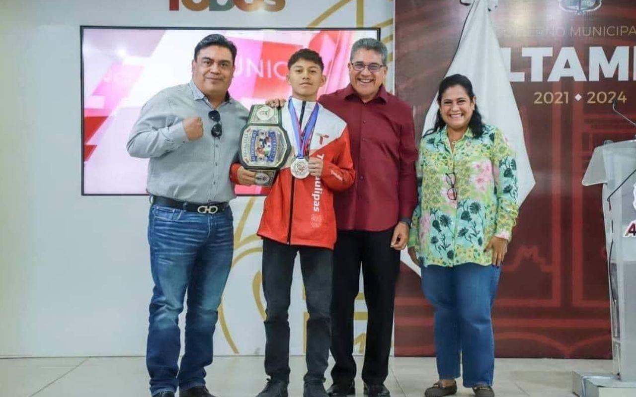 Abisai Garcìa Nieto, obtiene medalla de plata en el torneo de boxeo internacional en España. Foto: Axel Hassel