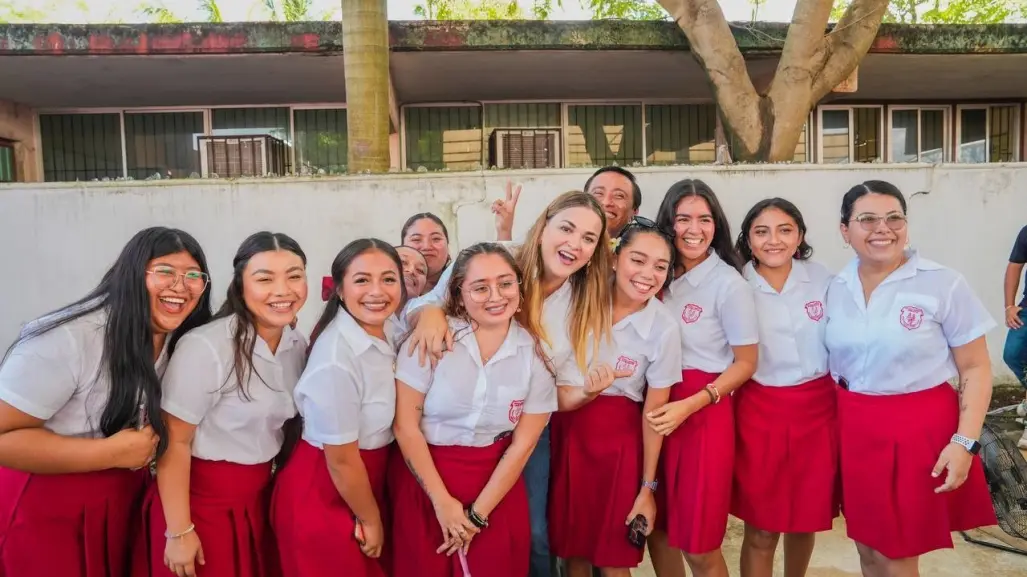 Cecilia Patrón Laviada en Preparatoria Uno: Alcaldesa en tu Escuela