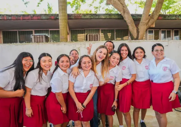 Cecilia Patrón Laviada en Preparatoria Uno: Alcaldesa en tu Escuela