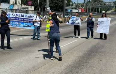 Ex trabajadores de Interjet cierran acceso al AICM en demanda de pagos