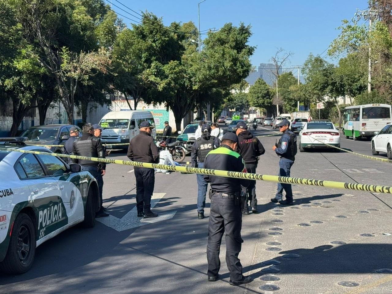 Elementos de seguridad en Tacuba. Foto: Ramón Ramírez