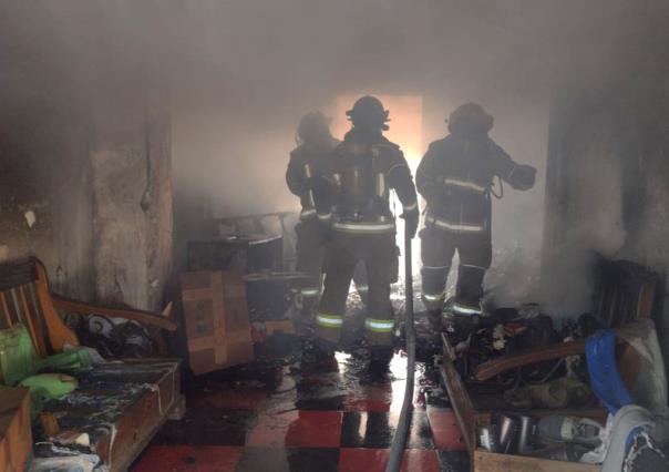 ¡Se incendia vivienda en la zona centro!