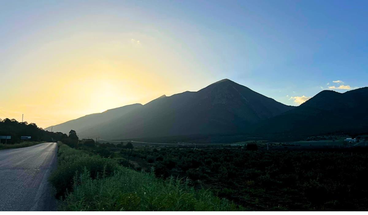 Amanecer entre las sierras de Saltillo/ Foro: Jorge Segovia