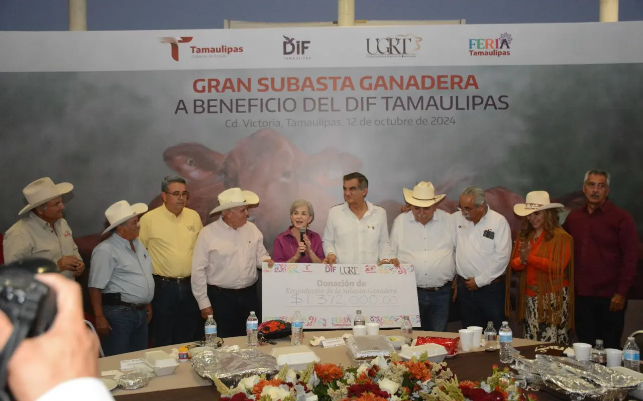 Ganaderos de Tamaulipas entregaron un gran donativo al estado. Foto: Gobierno de Tamaulipas