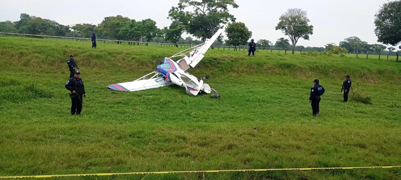 Avioneta de fumigación se desploma en Villahermosa, Tabasco