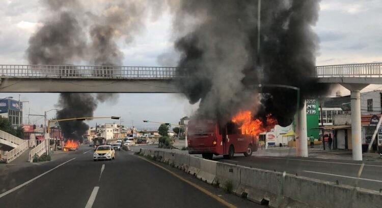 Camión incendiado en una de las avenidas de Jalisco. Foto: Guadalajara Digital.