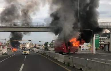 Terror en Jalisco, grupos armados bloquean carreteras e incendian vehículos