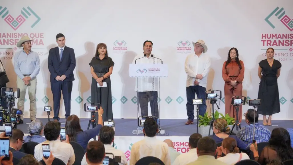 Gobernador de Chiapas presenta parte de su Gabinete