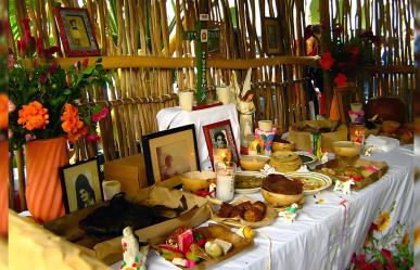 ¿Qué comida debe llevar un altar de Hanal Pixán?