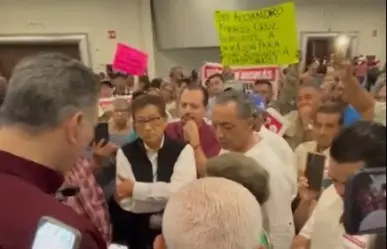 Protestan miembros de ejido San Nicolás durante asamblea informativa de Morena