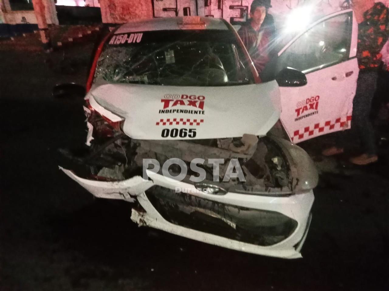 El chofer de un taxi murió tras ser impactado por un vehículo en el bulevar Francisco Villa. Foto: Especial.