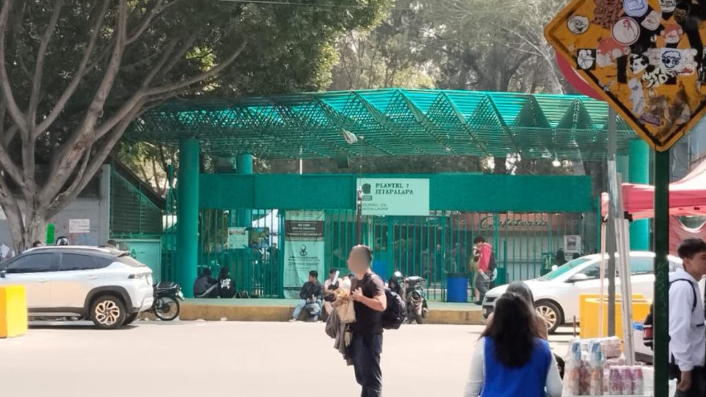 Por presunto abuso sexual, estudiantes causan destrozos en Bachilleres 7