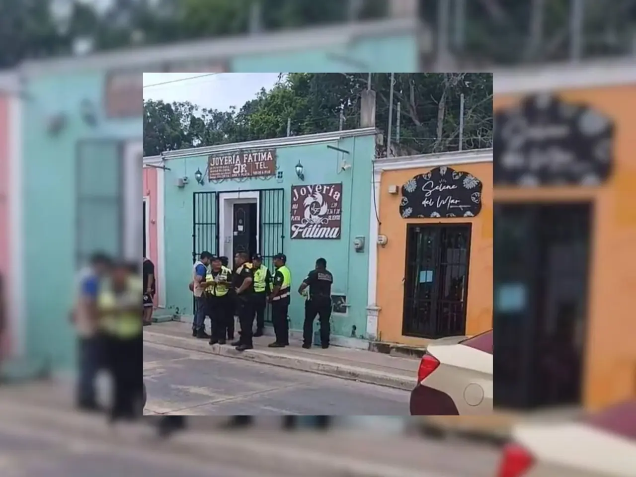 El domingo por la mañana trabajadores de una joyería en Valladolid denunciaron un robo cometido al negocio tras llegar al local y ver el faltante de productos.- Foto de redes sociales