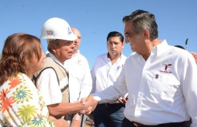 Américo Villarreal le cumple al Tec Victoria; construye moderno gimnasio