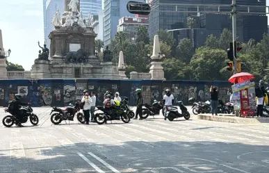 ¡Ponerse en regla! El dilema de repartidores que cierran Paseo de la Reforma