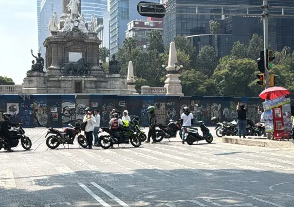 ¡Ponerse en regla! El dilema de repartidores que cierran Paseo de la Reforma