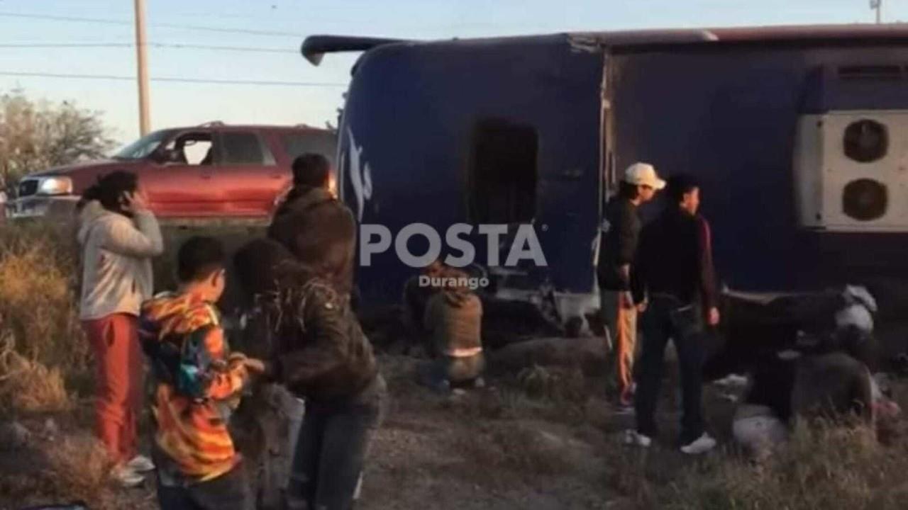 Camión con pacientes del IMSS vuelca en Durango; hay 20 lesionados