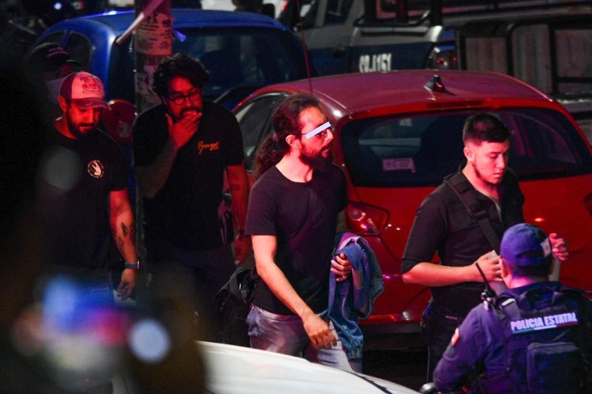 Carlos Armando N siendo detenido Foto: X(Twitter) @marcoaguiro