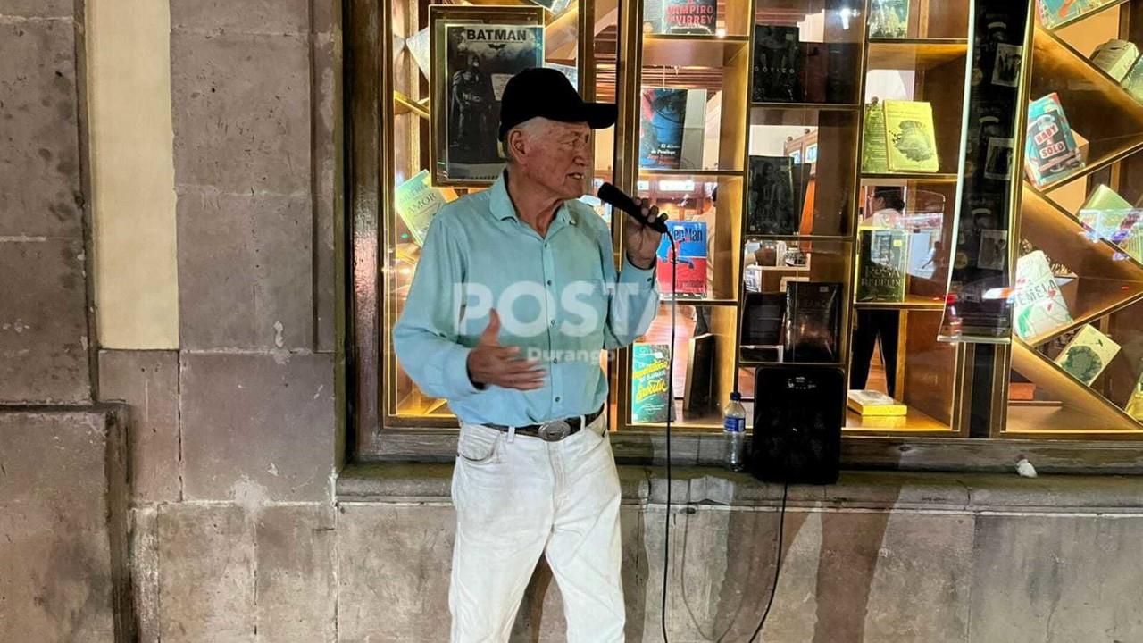 Don Ismael y su pasión por el canto en las calles