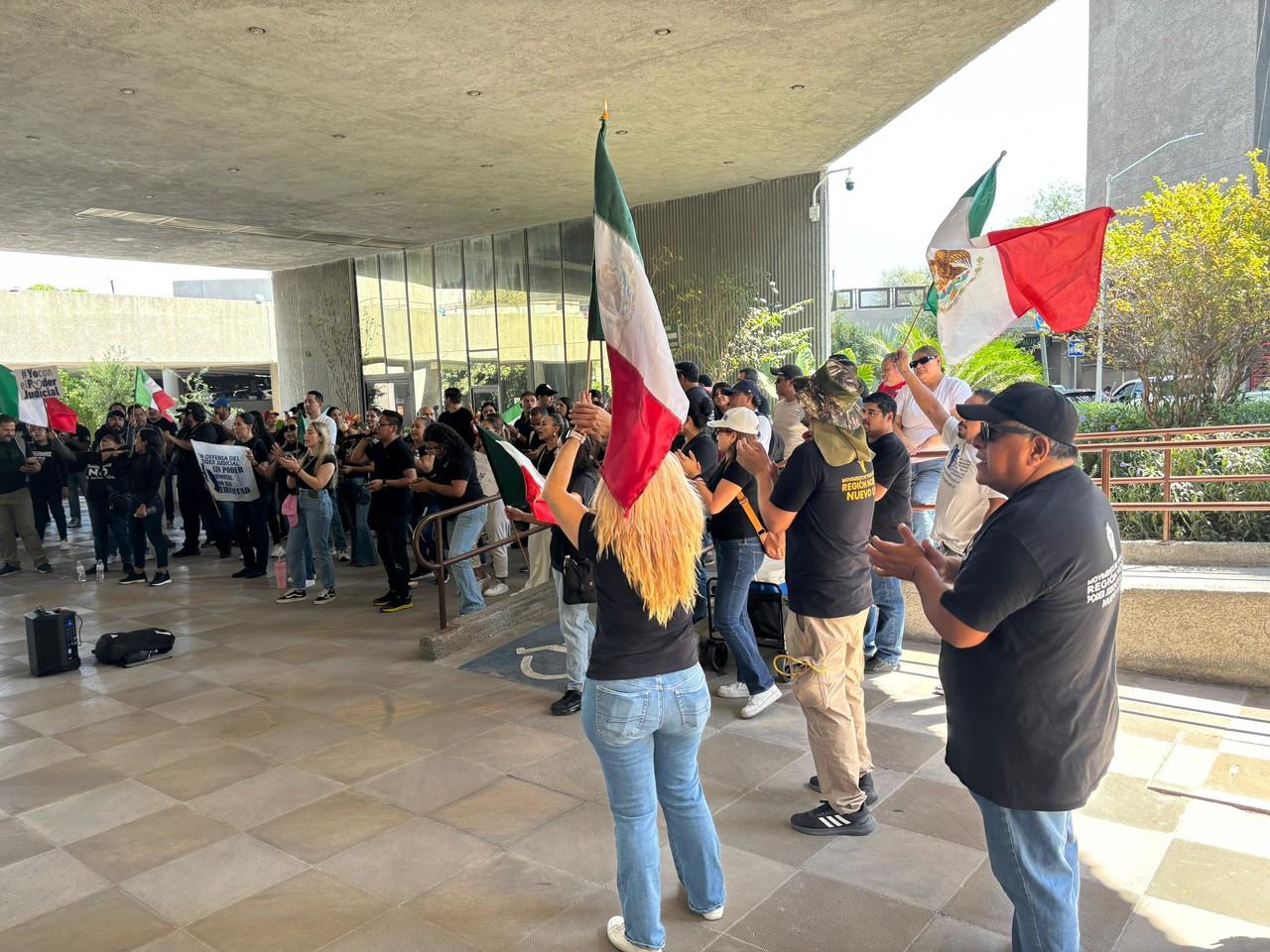Empleados del Poder Judicial protestan en Congreso de NL por este motivo
