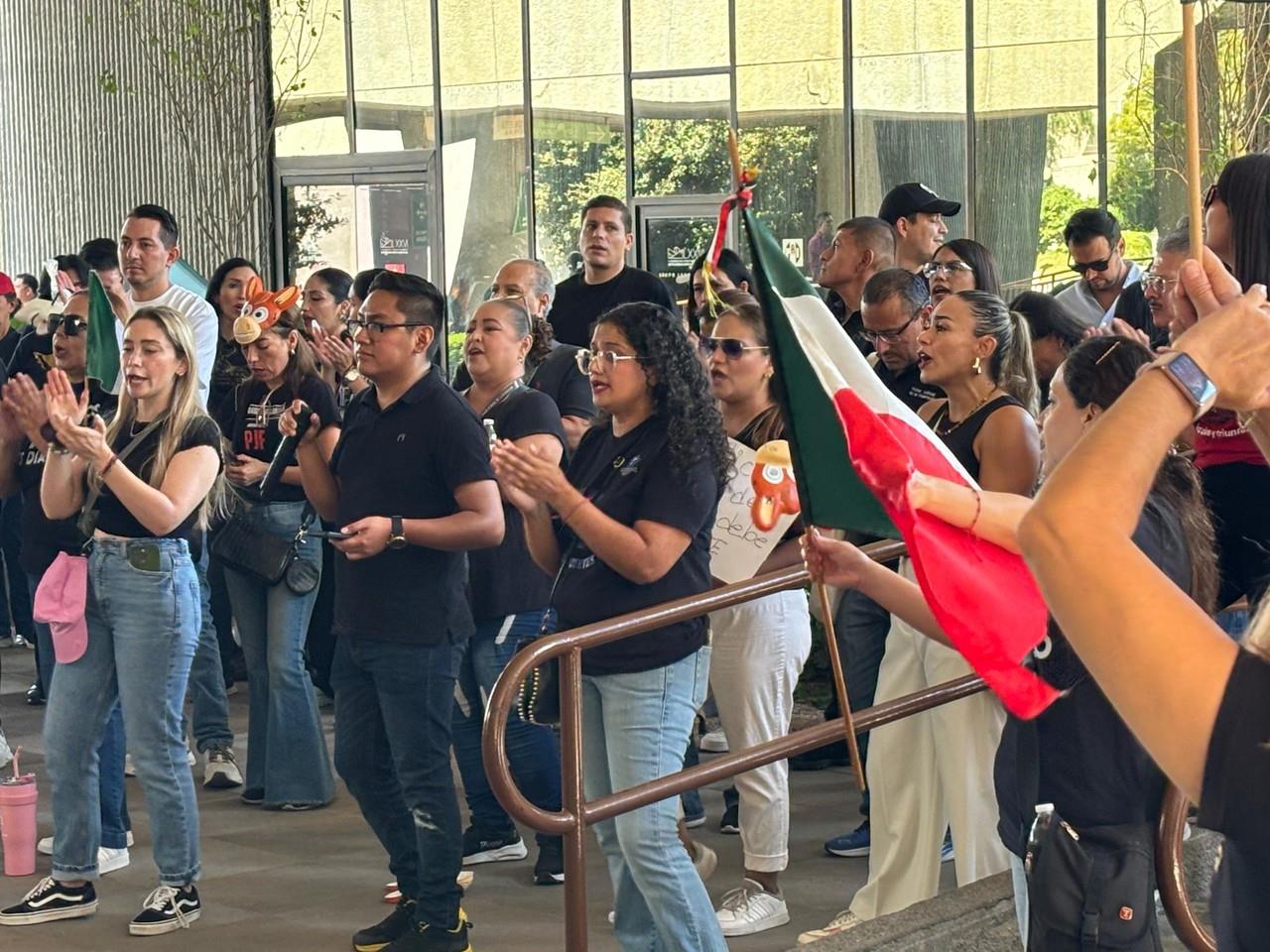 Empleados del Poder Judicial protestan en Congreso de NL por este motivo
