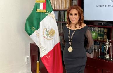 Recibe Fernanda Familiar reconocimiento de la Académia de México