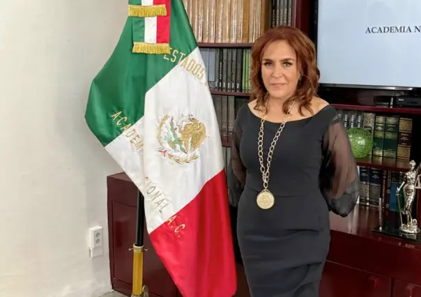 Recibe Fernanda Familiar reconocimiento de la Académia de México