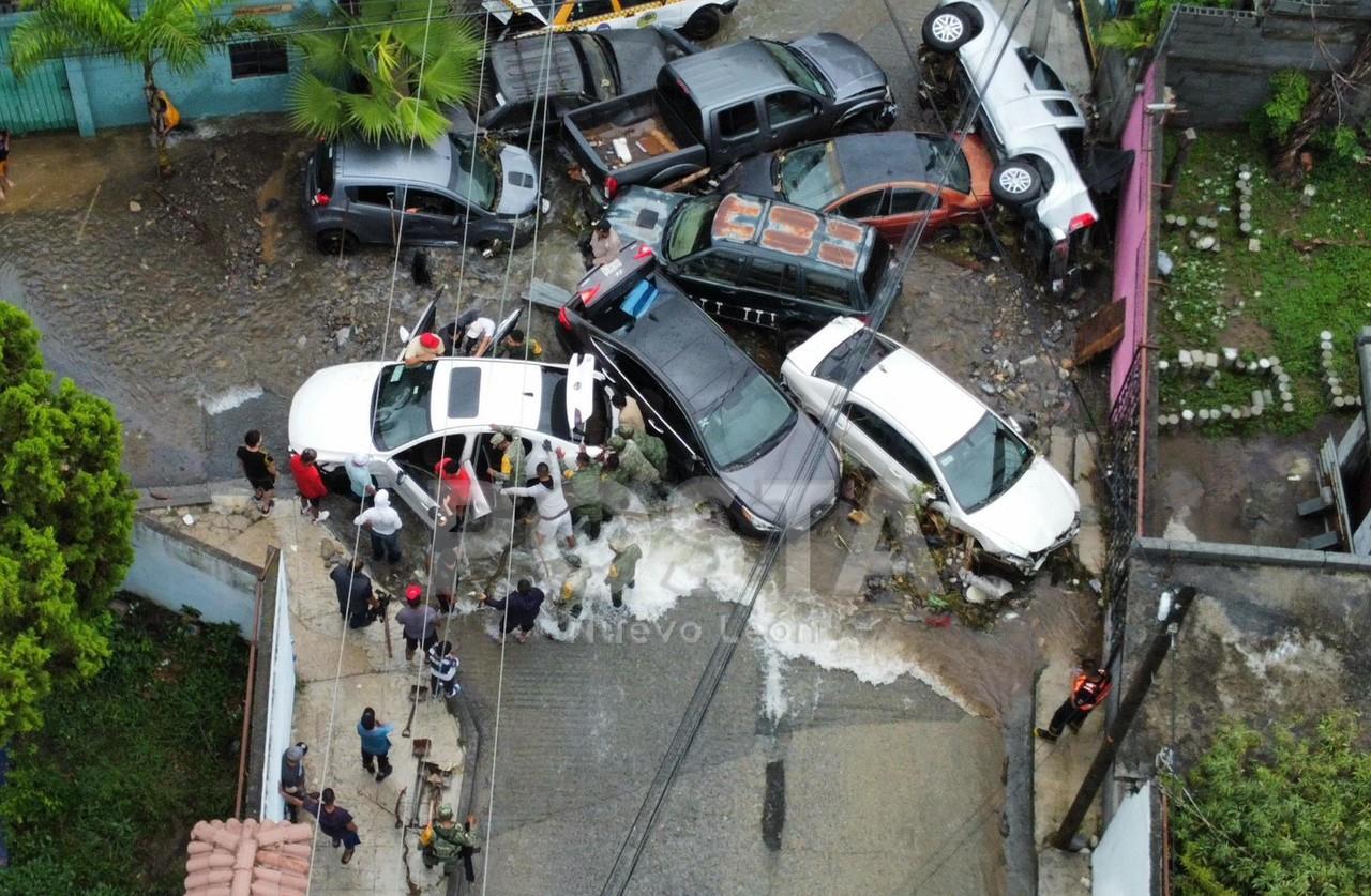 Vista aérea de los daños que dejaron los autos arrastrados por la corriente. Foto: POSTA MX.