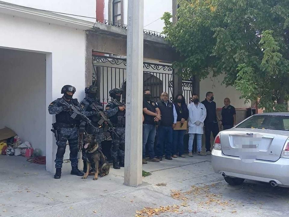 Detienen a dos personas con 5 kilos de mariguana y dosis de cristal