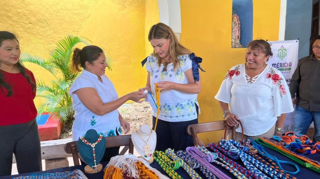 Así fue la reunión de Cecilia Patrón Laviada  con mujeres artesanas yucatecas