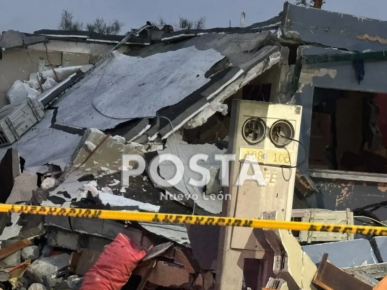 Daños en la fachada del domicilio tras la explosión en Pesquería. Foto: POSTA MX.