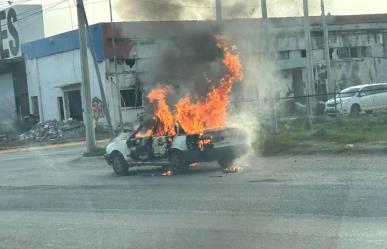 Abandonan vehículo incendiado en Ramos Arizpe