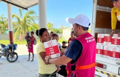 Entrega Igualdad e Inclusión ayuda a afectados por huracán John