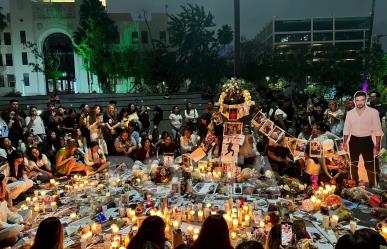 Fans de One Direction rinden tributo a Liam Payne en la Macroplaza de Monterrey