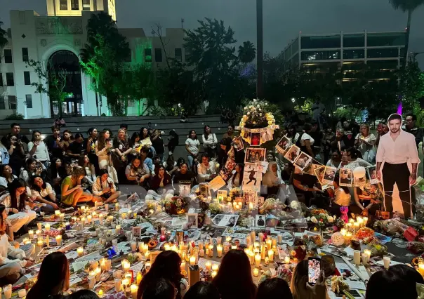 Fans de One Direction rinden tributo a Liam Payne en la Macroplaza de Monterrey