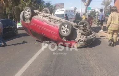 Volcadura: Joven lesionado tras accidente frente a unidad administrativa