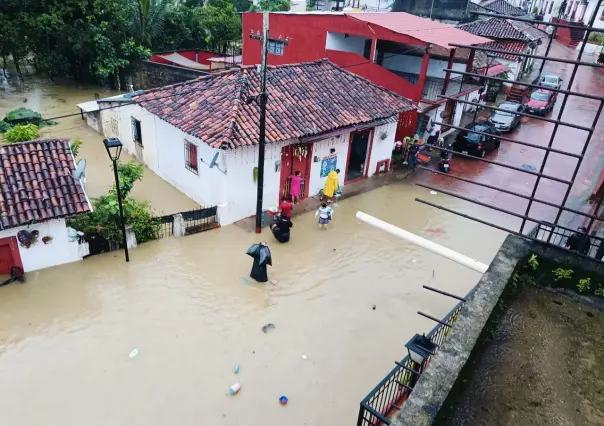 En Tabasco, fuertes lluvias provocan inundaciones y desbordo de ríos